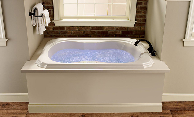 Una Base de bañera que destaca tanto la estabilidad como la belleza